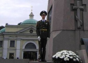 Площадь Александра Невского, Надвратная церковь