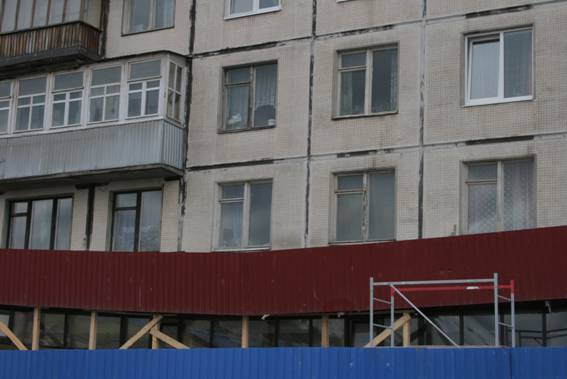 Рухнувшая стена магазина на проспекте Большевиков, 21