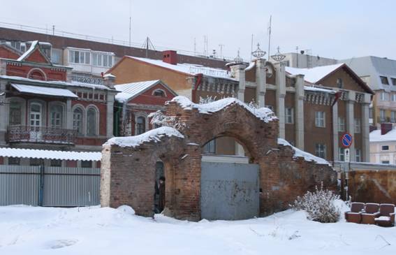 Ворота до сноса. Фото Дмитрия Ратникова (9 февраля 2008 года)