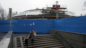 Станция метро Горьковская, надземный вестибюль, летающая тарелка