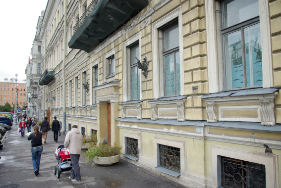 Дом Мордвиновых на Театральной площади, детская больница № 17