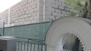 Против строителя дома на Шуваловском кладбище подали в суд