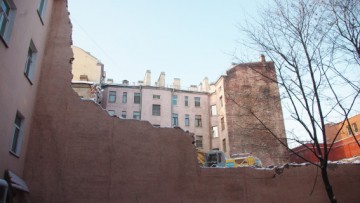 Стена демонтированного Дома Шагина