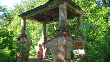Остатки Краснодолинного павильона в Павловском парке