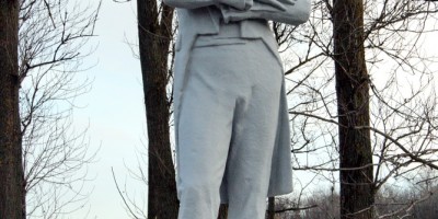 Памятник Пушкину на углу Петербургского и Пулковского шоссе