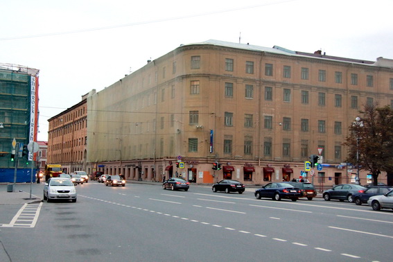 Улица Глинки, 2, Военно-транспортный университет на Театральной площади