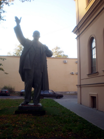 Памятник Ленину в Университете Лесгафта