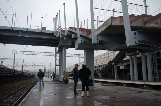Переход на платформы на станции Ржевка