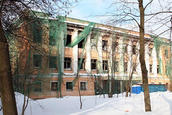 Заброшенная школа на улице Крупской, 9