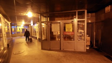 Закрытый выход из подземного пешеходного перехода под площадью Труда