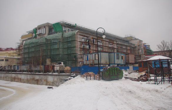 Строительство кинотеатра "Великан" в Александровском парке