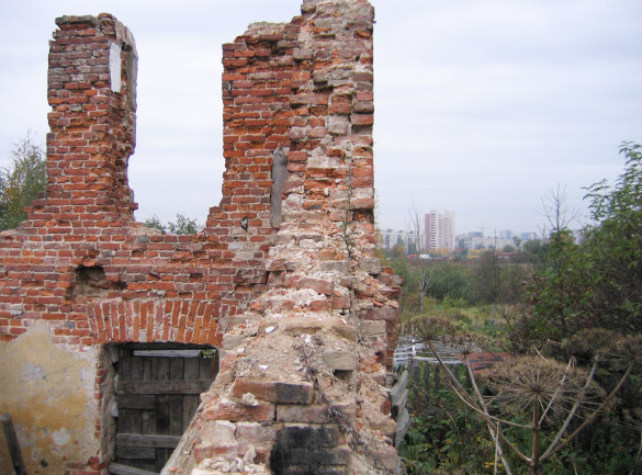 Руины помещичьей усадьбы в Кудрово