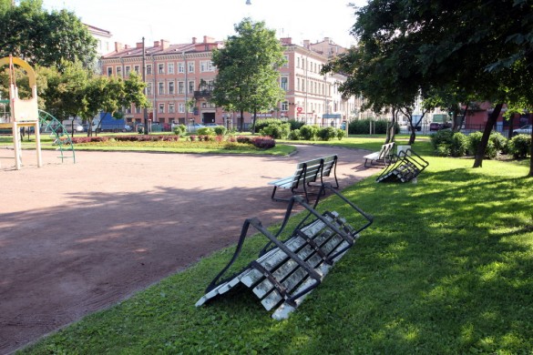 Скамейки на площади Тургенева