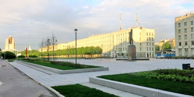 Шпалерная улица, площадка вокруг памятника Дзержинскому