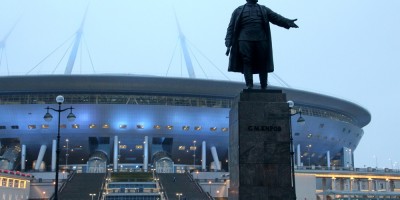 Стадион на Крестовском острове, памятник Кирову