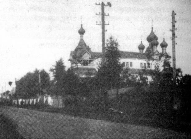 Церковь на улице Коммуны