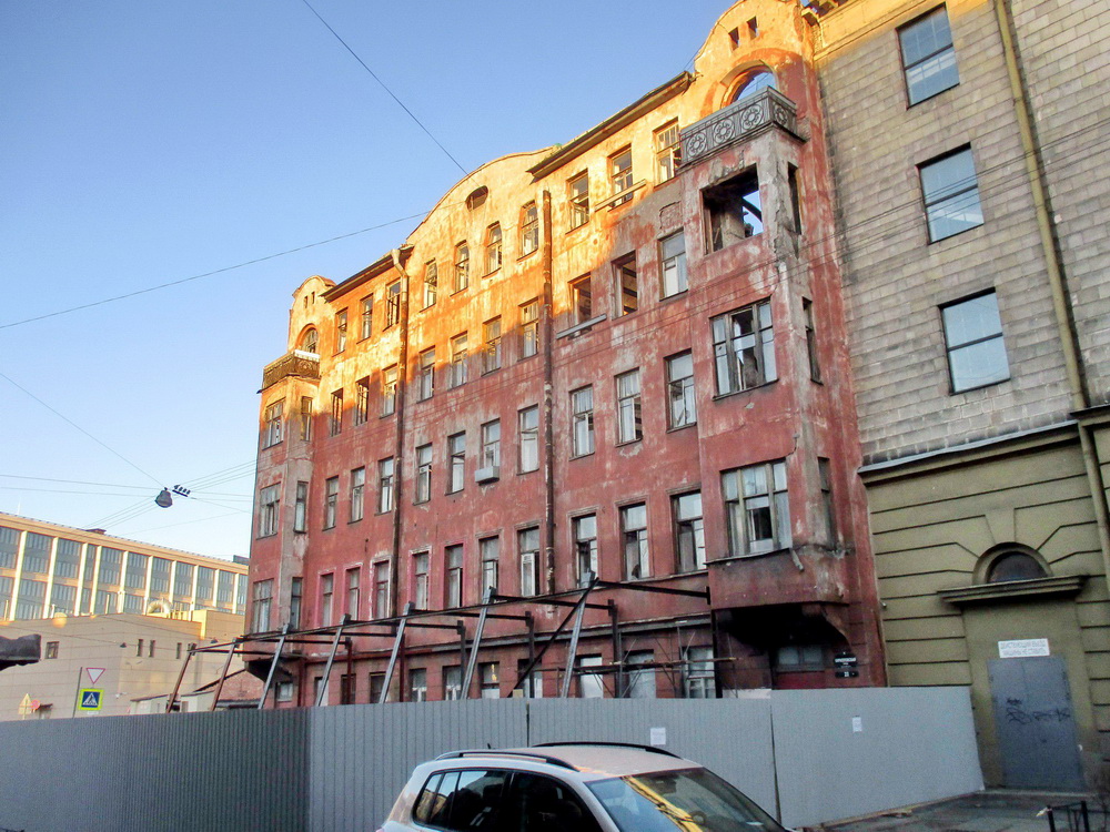 Дом Изотова, перекрытая Кирилловская улица