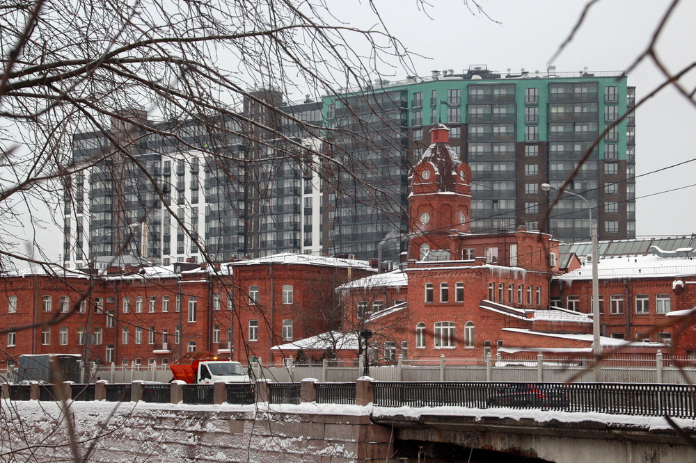 Магнитогорская улица, дом 3, корпус 2, и производственное здание с башенкой