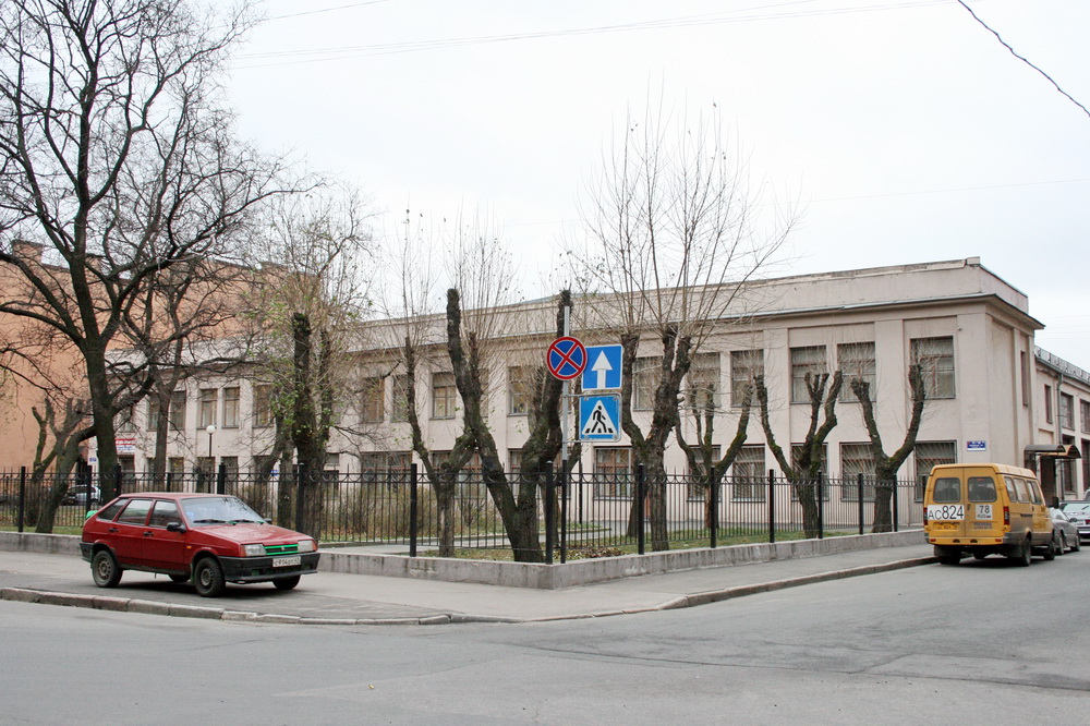 Тележная улица, сквер на углу с Кременчугской улицей