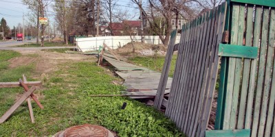 Сергиево, Волхонское шоссе, забор упал