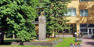 Пискаревский проспект, 144, постамент без Ленина