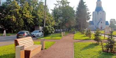 Шушары, сквер Николая Ивасюка, еловая аллея вдоль Первомайской улицы