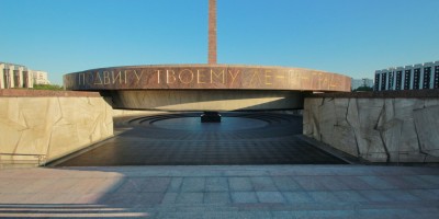 Площадь Победы, монумент