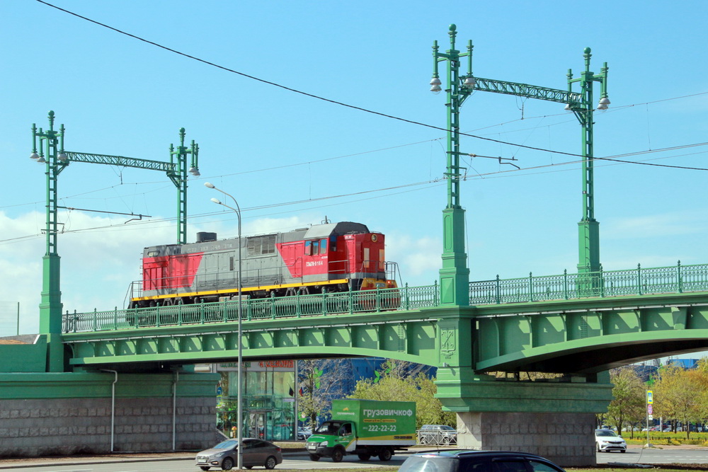 Пулковское шоссе, железнодорожный путепровод, локомотив