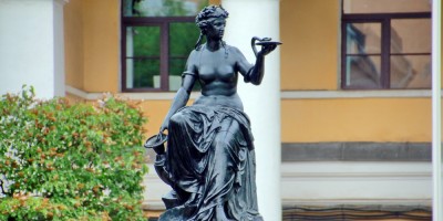 Улица Академика Лебедева, 6, фонтан Военно-медицинской академии, скульптура Гигиеи