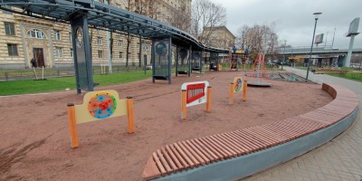 Сквер Петра Семененко, навес и детская площадка