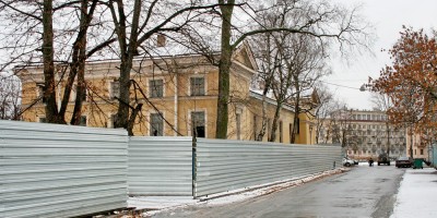 Никольская площадь, дом 1б, литера Б, серый забор