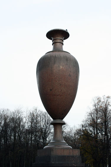Порфировая ваза в Летнем саду