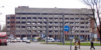 Площадь Конституции, Ленинский проспект, недостроенное здание