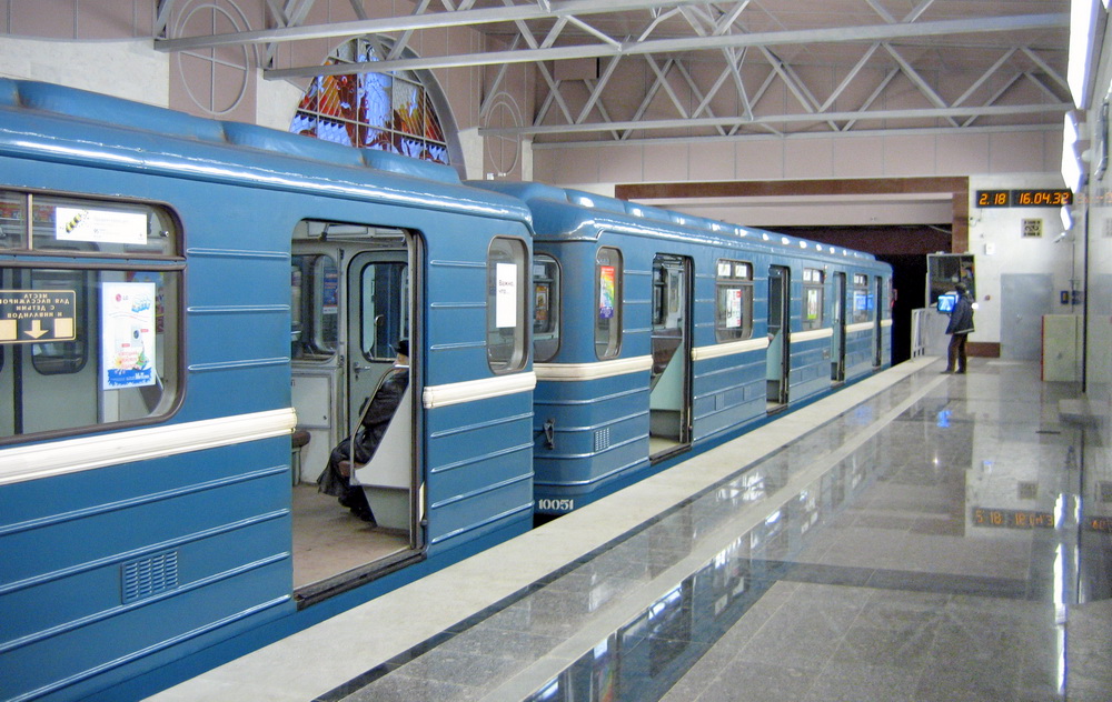 Станция метро Парнас