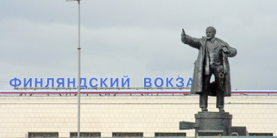 Площадь Ленина, памятник Ленину у Финляндского вокзала после взрыва