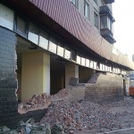Обрушение стены на проспекте Большевиков