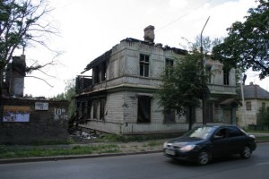 Гатчина, улица Чкалова, 10, сгоревший дом