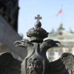 Дворцовая площадь, Александровская колонна, орел