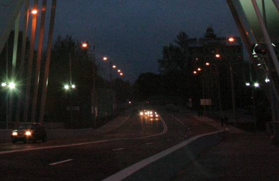 23 мая 2009 года. Видно, что после пересечения с Вязовой Спортивная улица не освещается