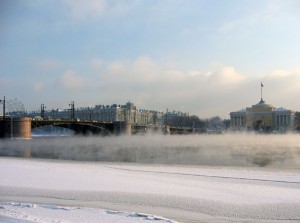 Нева, пар, Дворцовый мост