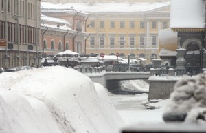 Сброс, сброшенный снег в канал Грибоедова