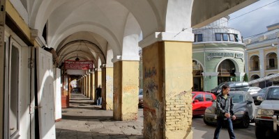 Малый гостиный двор, набережная канала Грибоедова, 26, аркада вдоль Думской улицы Малый гостиный двор, набережная канала Грибоедова, 26, аркада вдоль Думской улицы