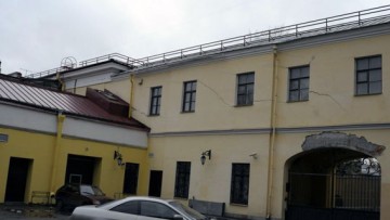 Здание в трещинах у «Звенигородской»