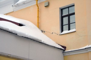 Трещина на стене здания у «Звенигородской»