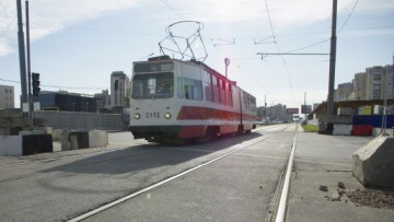 Трамвай № 19 на улице Савушкина