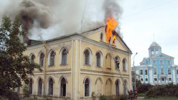 Пожар в усадьбе Новознаменка в Сосновой Поляне