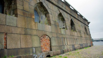 Петропавловская крепость, гранитный фасад