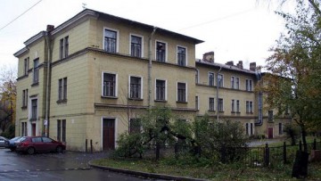 Ушаковская больница, детская поликлиника 21 на проспекте Стачек, 34