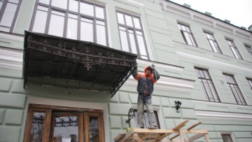 На Боткинской завершается реставрация фасада клиники Турнера