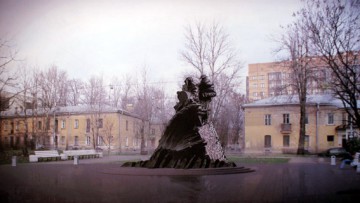 Памятник морякам полярных конвоев ленд-лиза на улице Седова